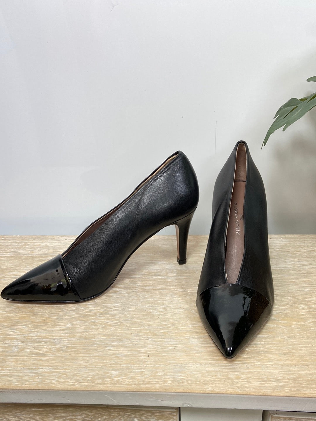 GLORIA ORTIZ. Zapato de tacón cerrado negros T. 37