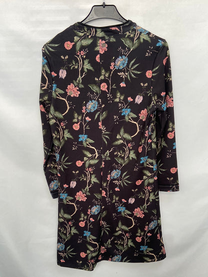 SFERA.Black dress with Asian collar Ts