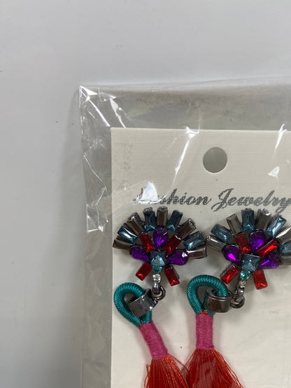 OTRAS.Pendientes abalorios y flecos