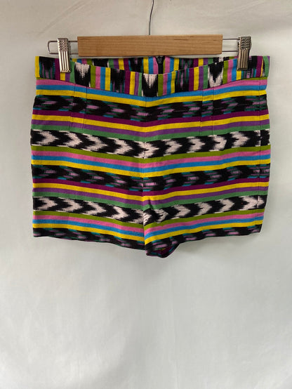 LOWELLITE. Ethnic shorts T.40