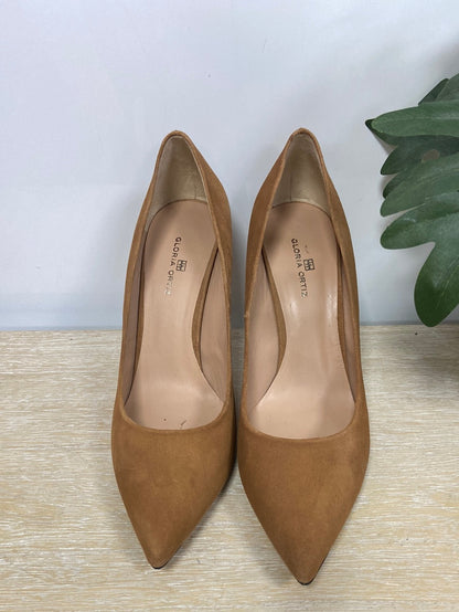 GLORIA ORTIZ.Stilettos camel T.40