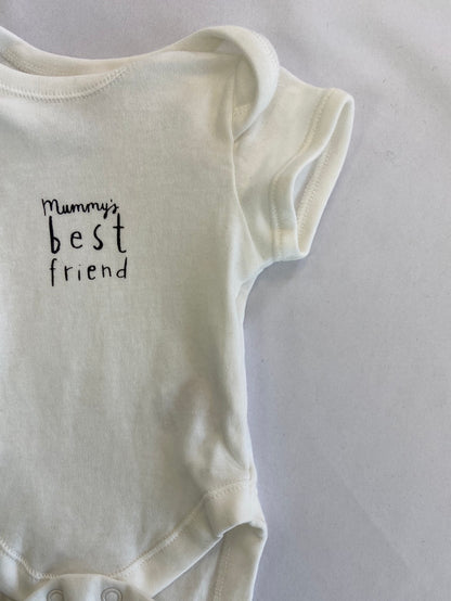 PRIMARK. Friends white bodysuit T.0 months