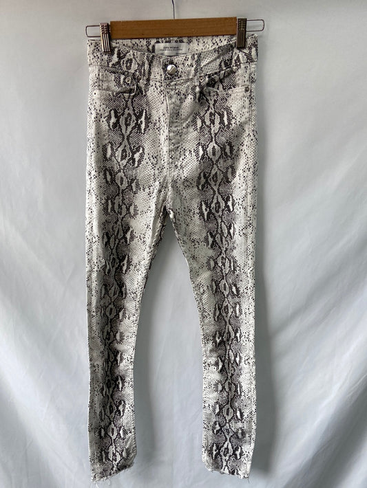 ZARA.Pantalones animal print T.34(32)