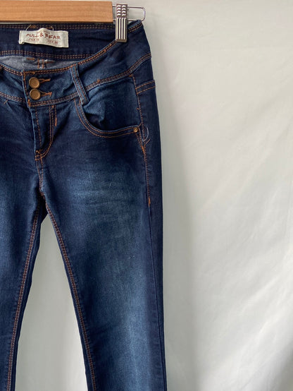 PULL&BEAR.Pantalones campana oscuros T.36