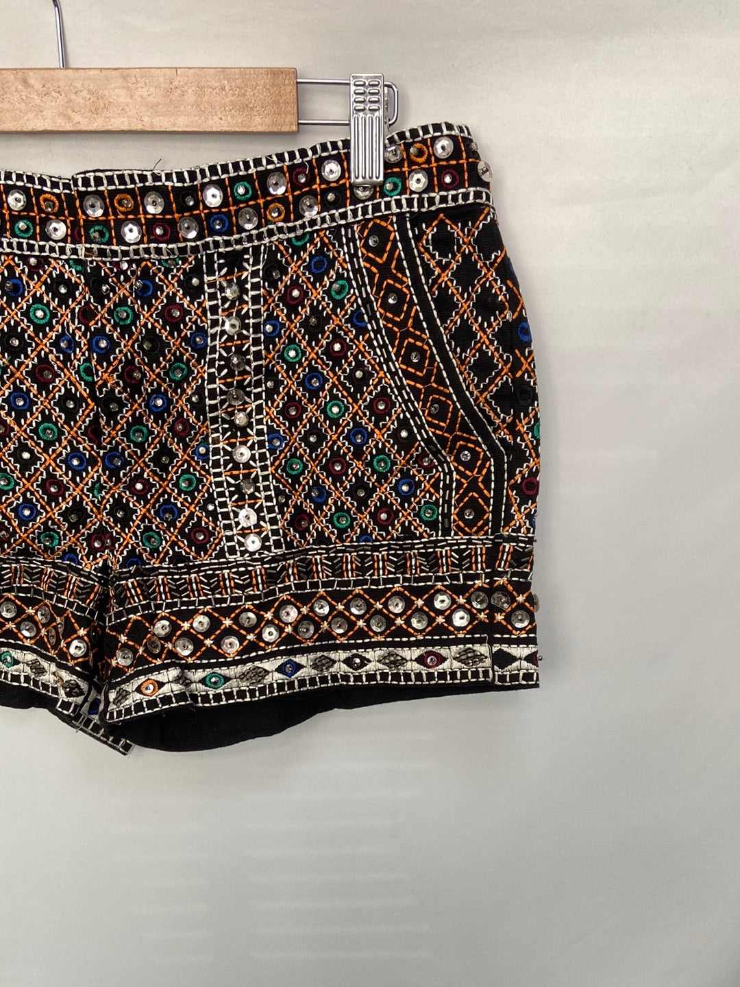 ZARA.Shorts pedrería T.m(42)