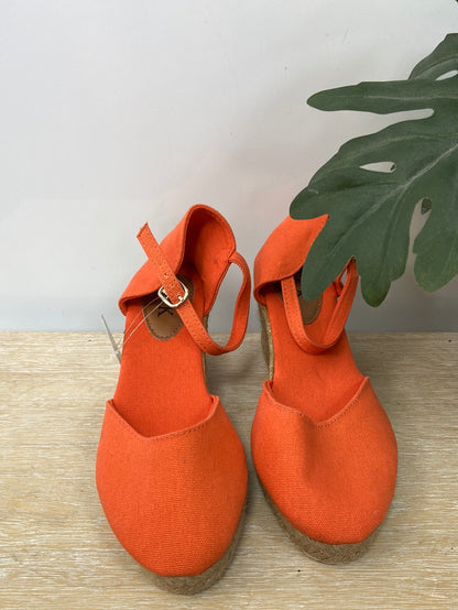 TCK.Alpargatas naranjas T.37