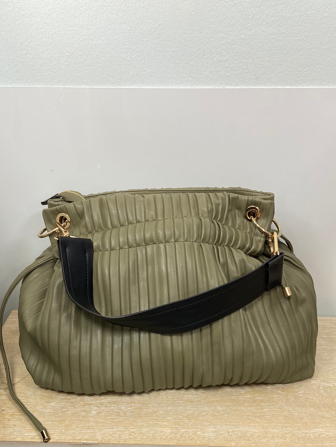 PARFOIS.Bolso verde plisado