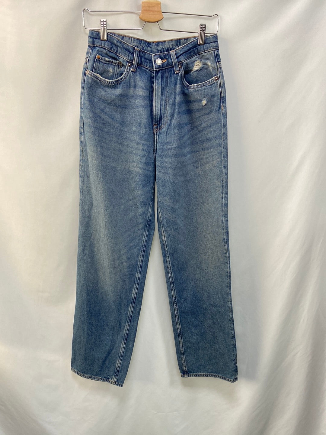 H&M.Pantalones vaqueros rectos T.38