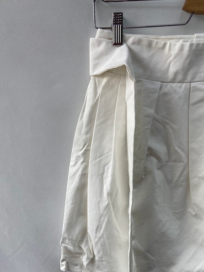 ZARA.White short skirt T.xs