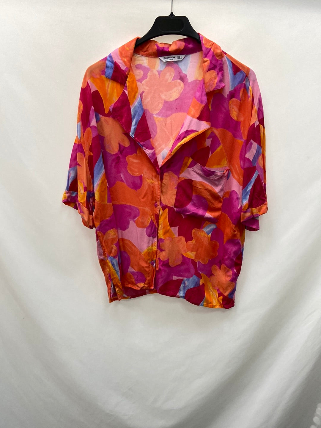 STRADIVARIUS.Camisa manga corta multiestampado T.L