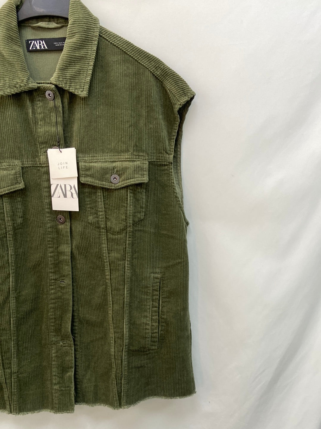 ZARA. Oversized green corduroy vest TS