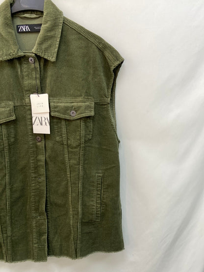 ZARA. Oversized green corduroy vest TS