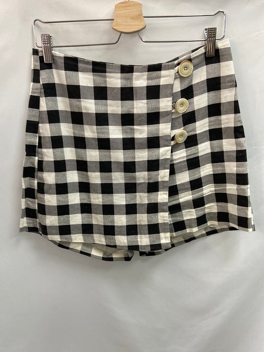 STRADIVARIUS. Checkered trouser skirt size 40