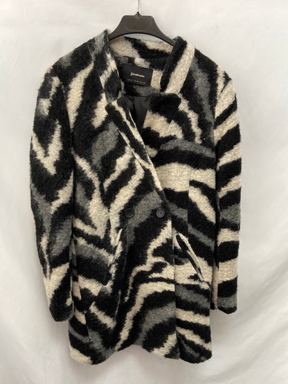 STRADIVARIUS.Abrigo cruzado cebra T.M