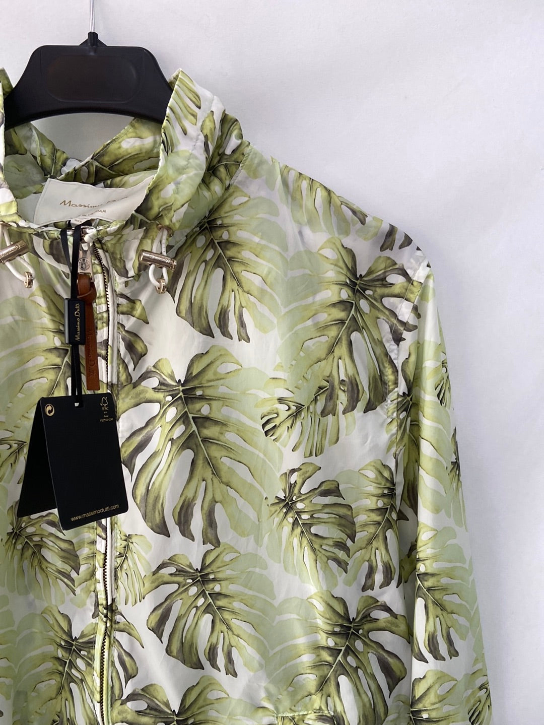 MASSIMO DUTTI.Waterproof jacket leaves Tm