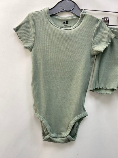 H&amp;M.Total look T.9-12 months