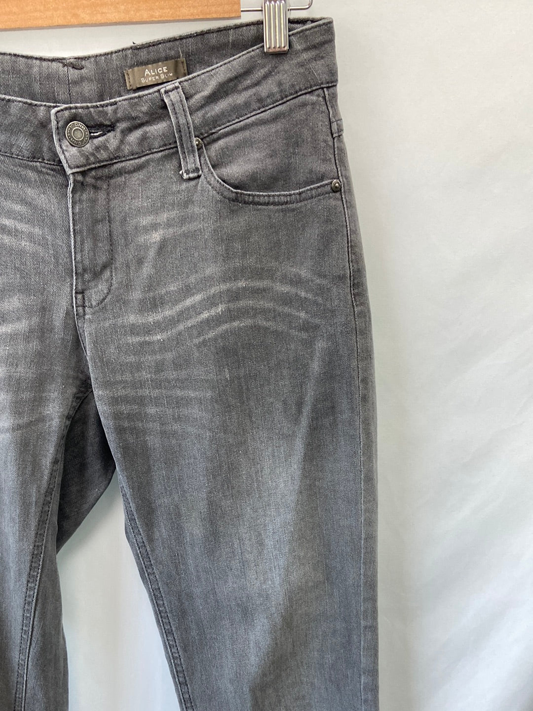 ALICE.Pantalones vaqueros pitillo grises T.40
