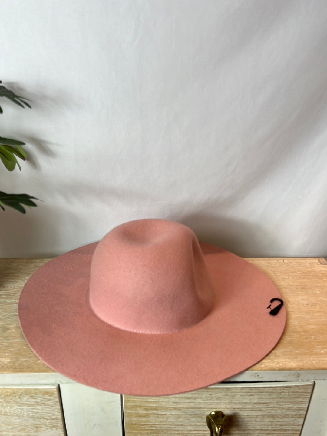 FOREVER 21. Pink felt hat. TM/L