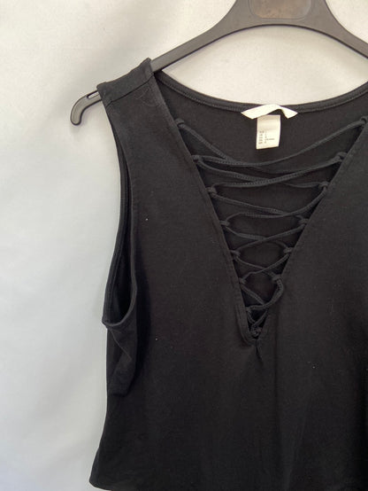H&M.Body negro cuerdas T.L