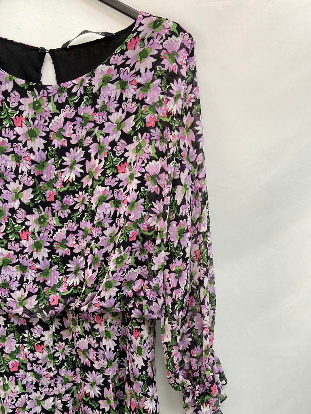 ZARA. Vestido flores morado T.l