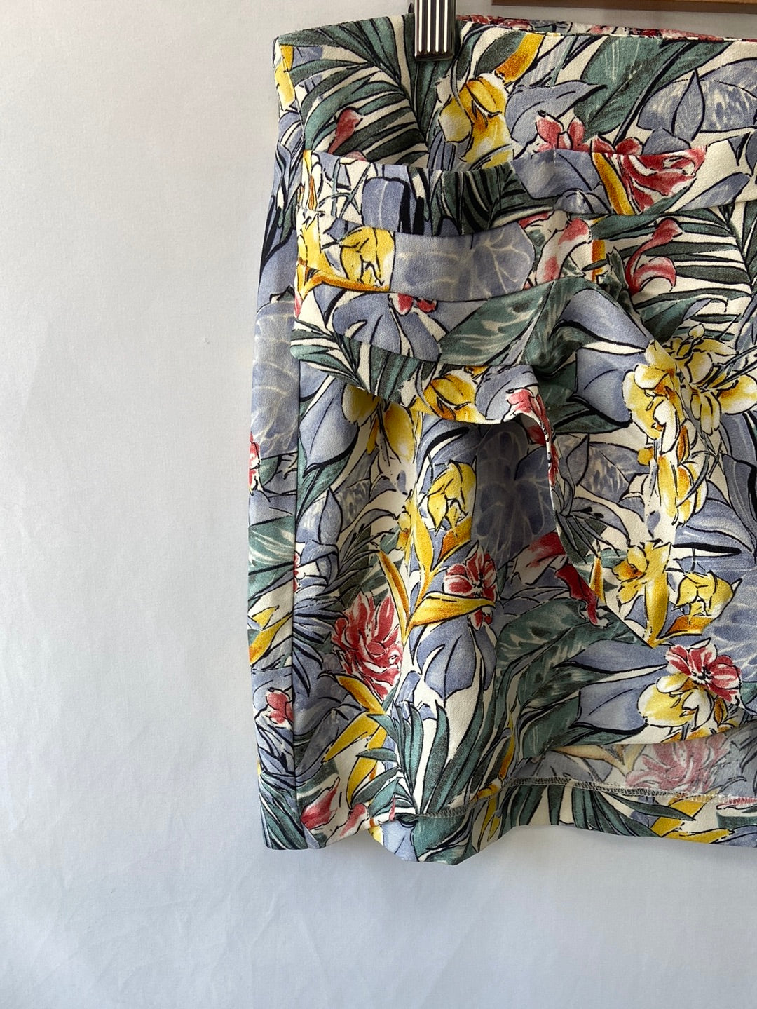 ZARA. Falda flores talla L