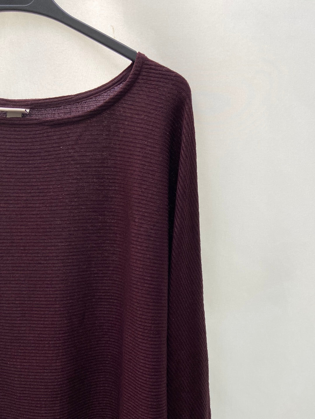 A NEW DAY. Burgundy knit jersey TM