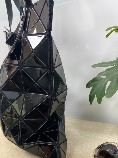 OTRAS.Bolso negro geométrico shopper