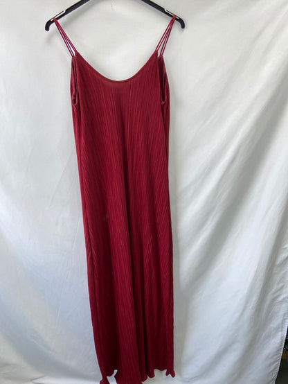 MANGO.Pleated burgundy dress S.XS