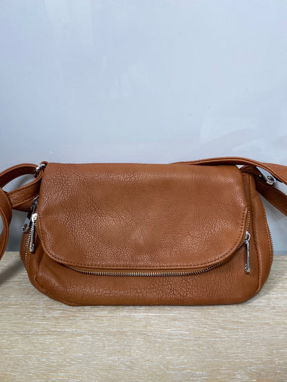 OTRAS.Bolso camel efecto piel