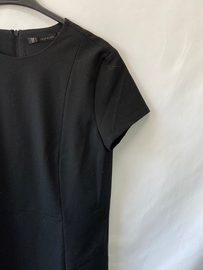 ZARA.Vestido negro arreglado costuras T.m