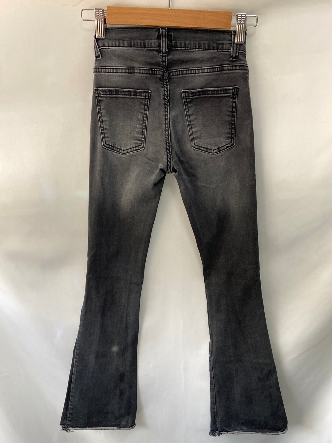 NICOLI. pantalon gris acampanado T.32