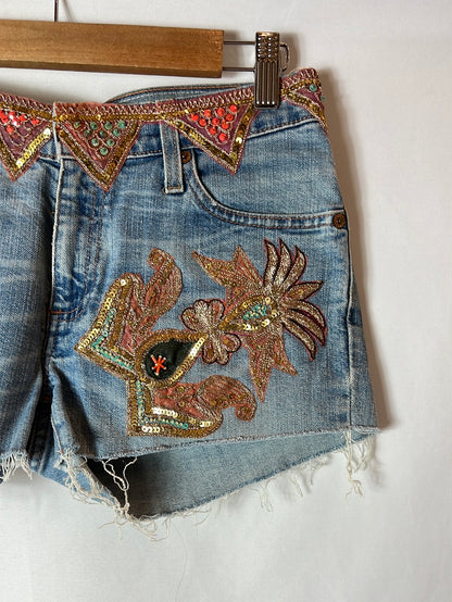 LEVI´S. Shorts vaqueros con abalorios. T.29 (M)