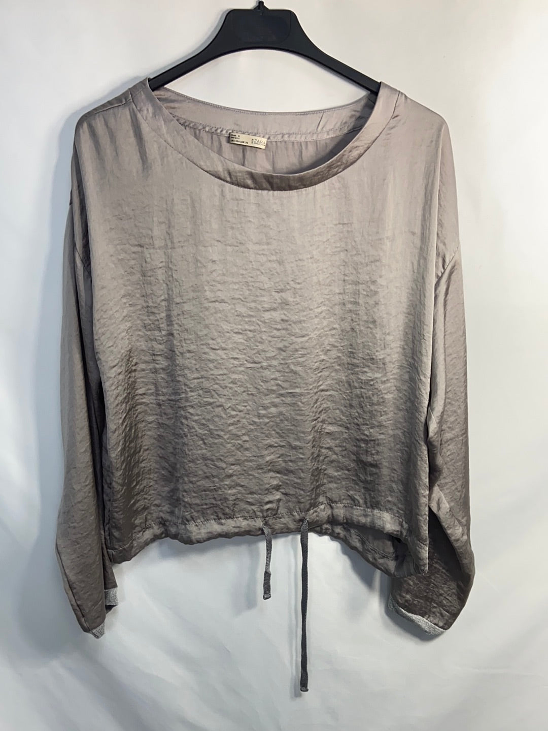 ZARA.blusa gris satinada T.s