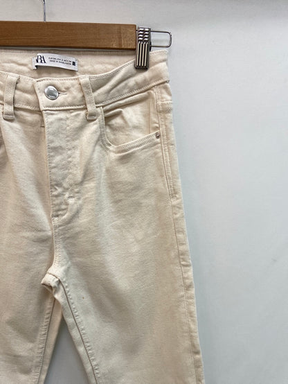 ZARA. Beige jeans size 34 (tara)