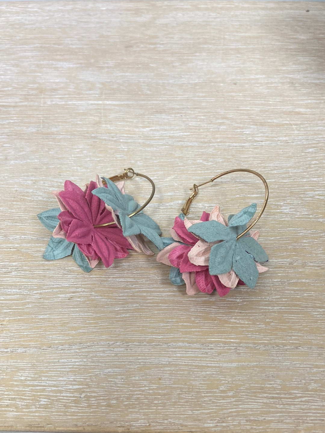 OTRAS.Aros dorados flores papel