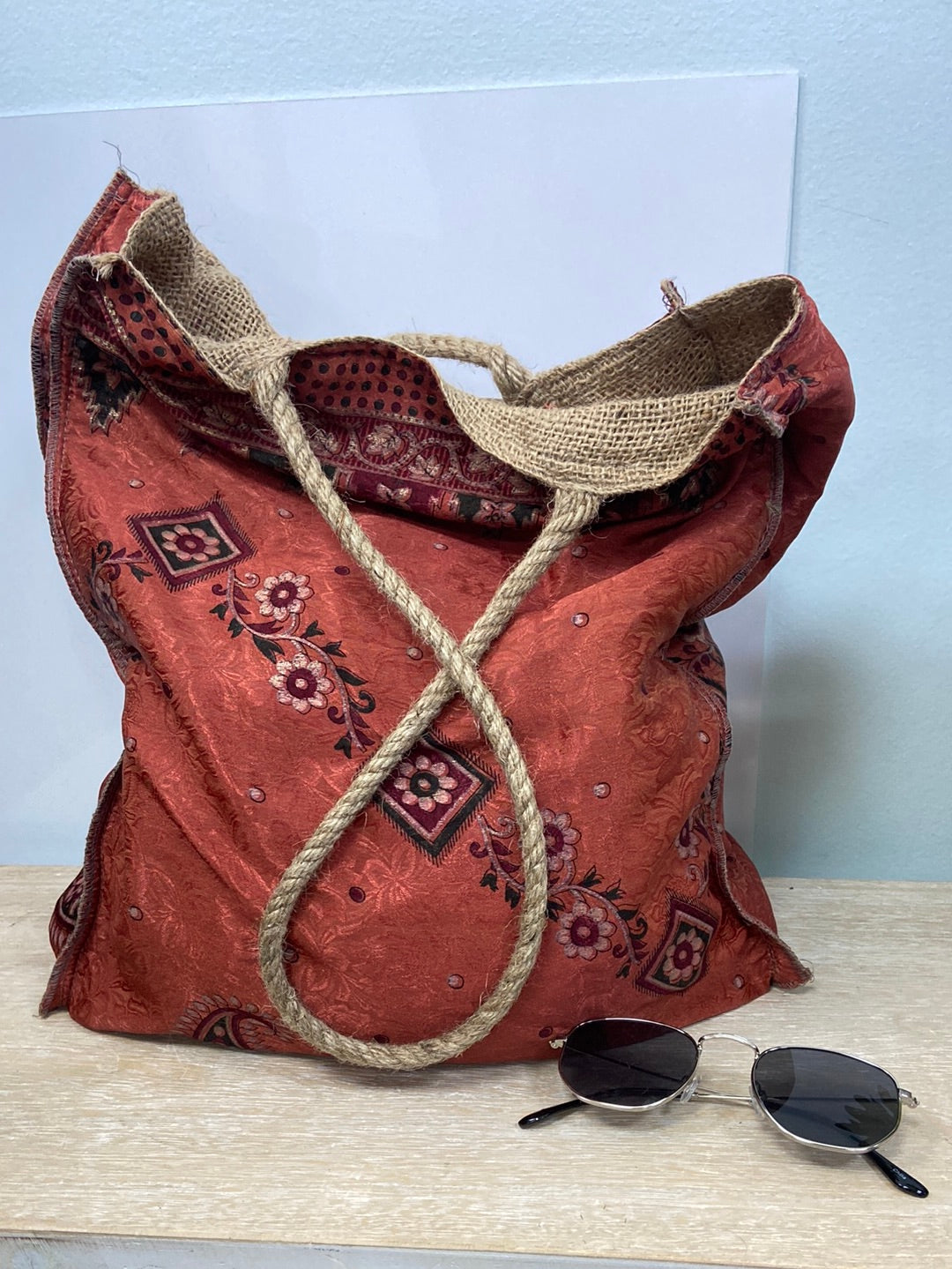 OTRAS.Bolso playero burdeos tela