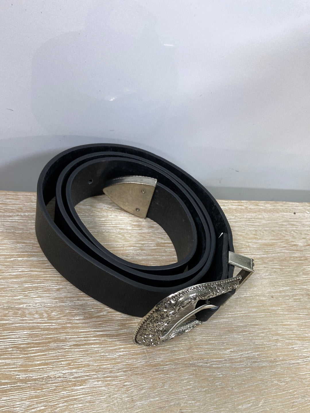 OTRAS.Cinturón hebilla maxi plateada