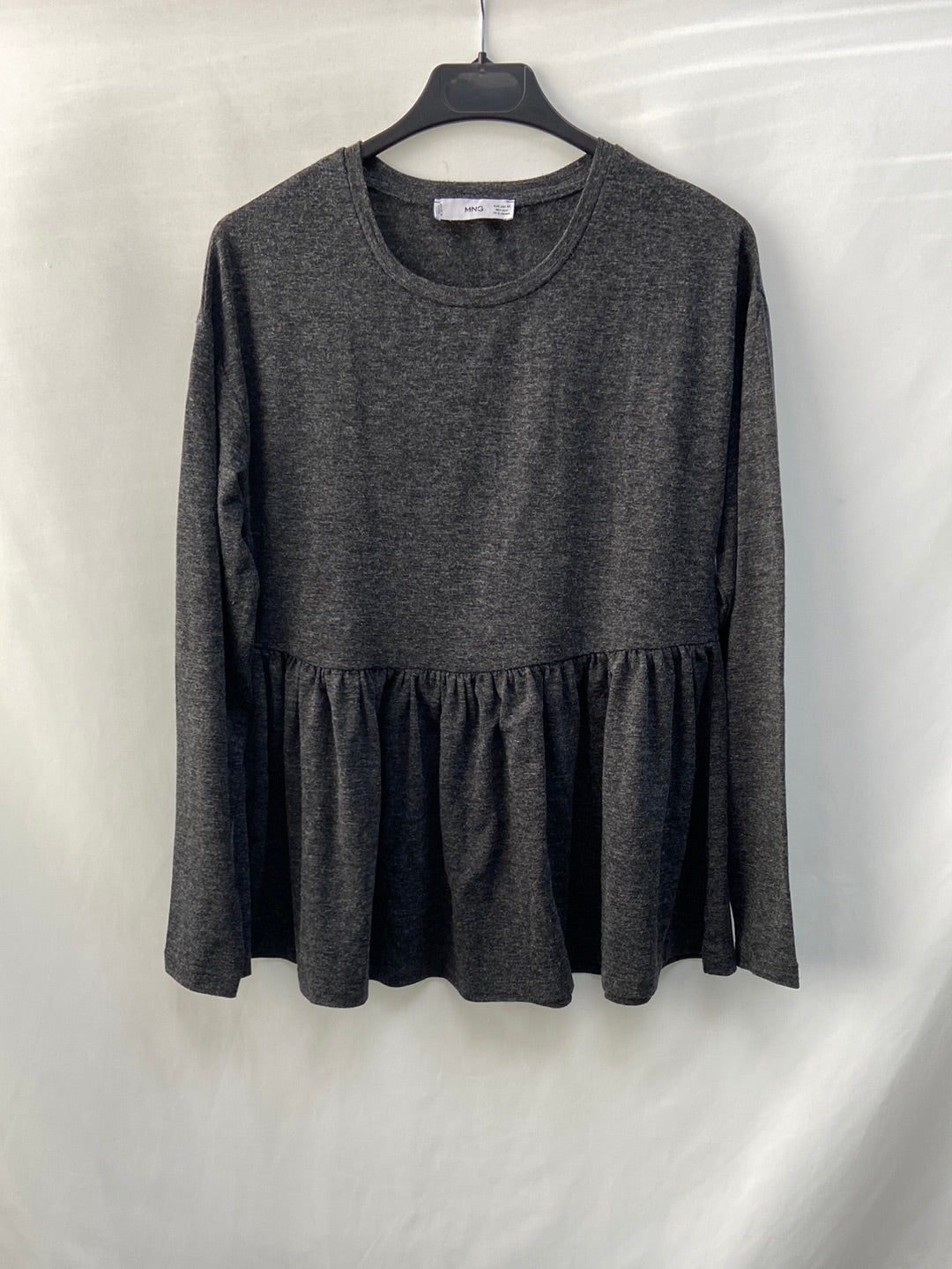 MANGO.Grey ruffled T-shirt T.xs