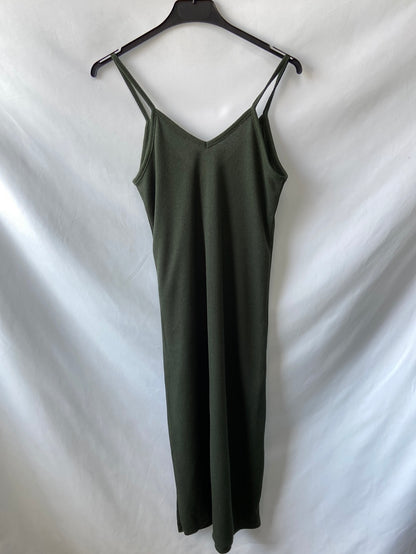 STRADIVARIUS.Vestido midi punto verde T.S
