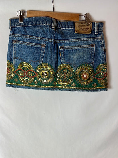 LEVI´S. Falda vaquera oscura con abalorios. T.30 (M)