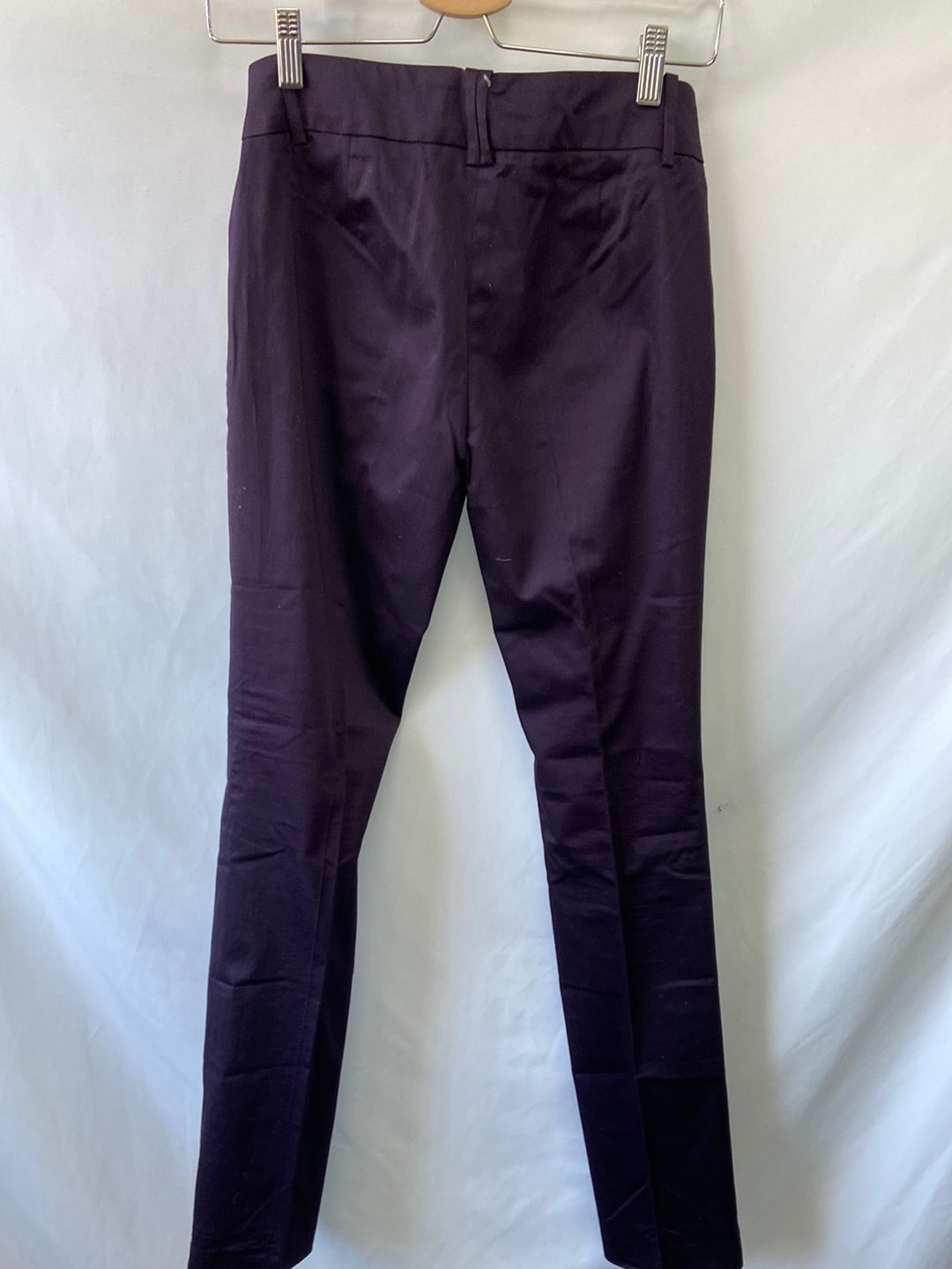 ZARA.Pantalones pinzas morados T.34