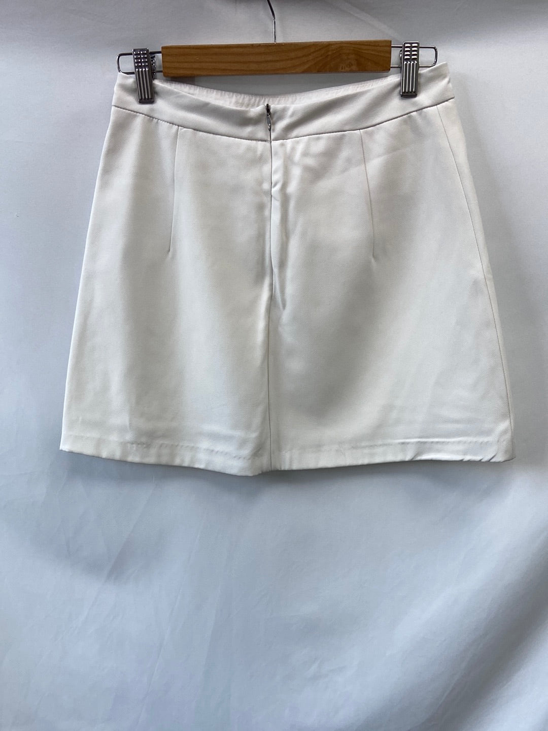 ZARA.Falda corta blanca T.S