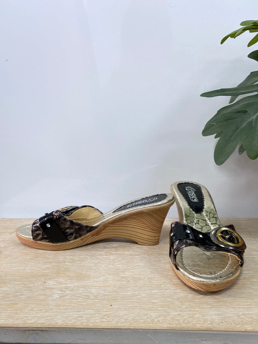 BOSKY. Buckle sandal size 36