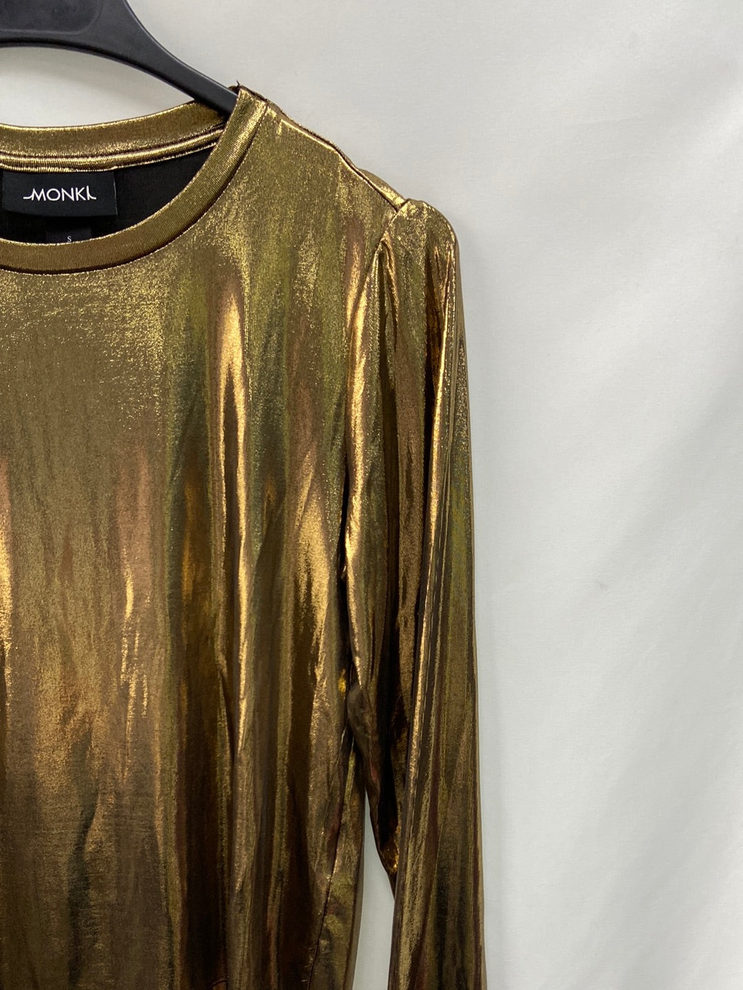 MONKI.Camiseta dorada T.S