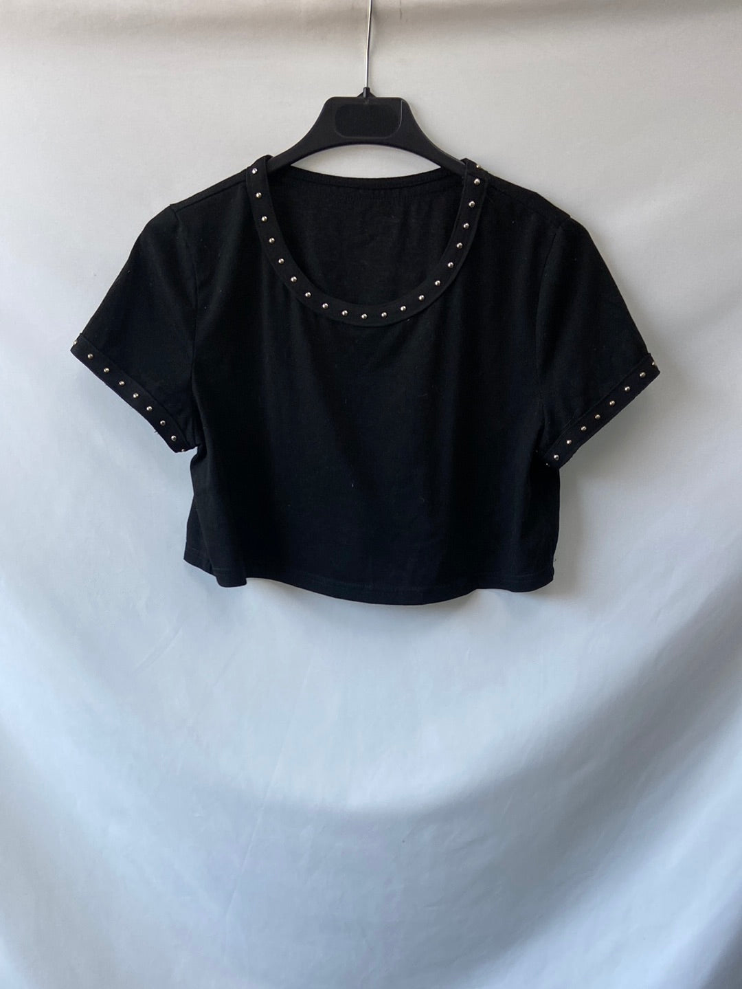 SHEIN.Camiseta negra crop T.36