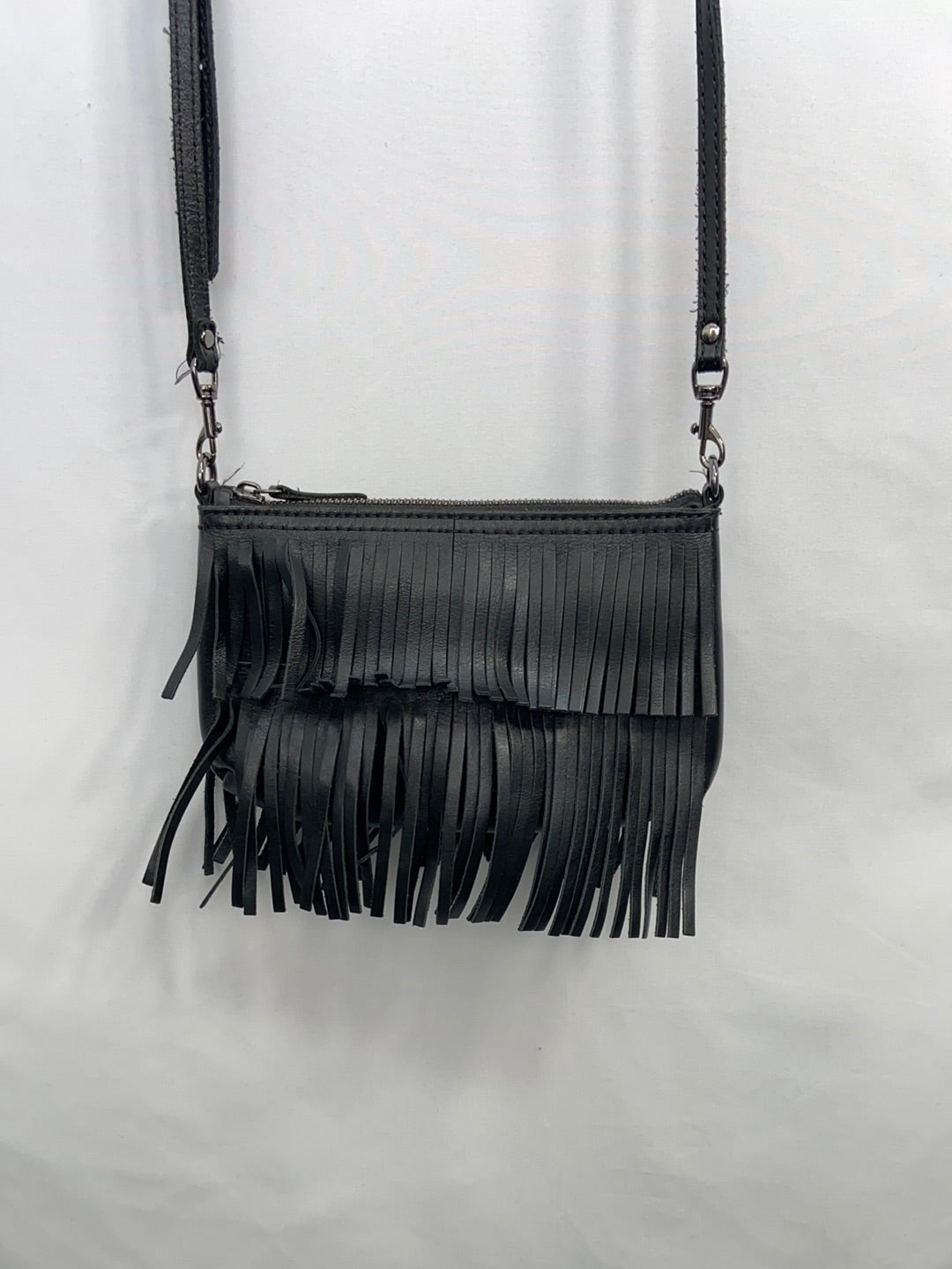 CORTEFIEL.Bolso piel negro flecos