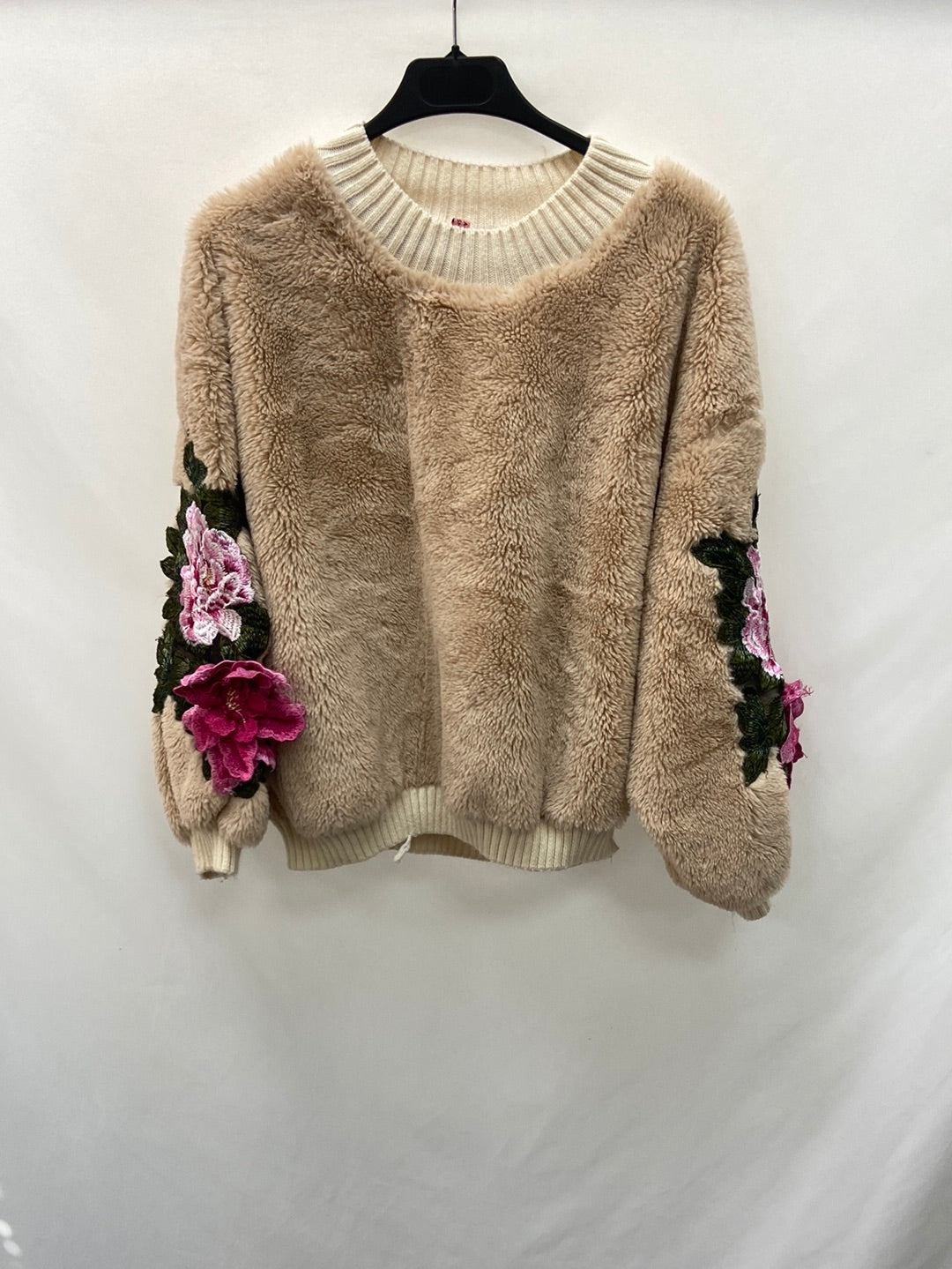 OTRAS.Jersey pelito bordado T.L