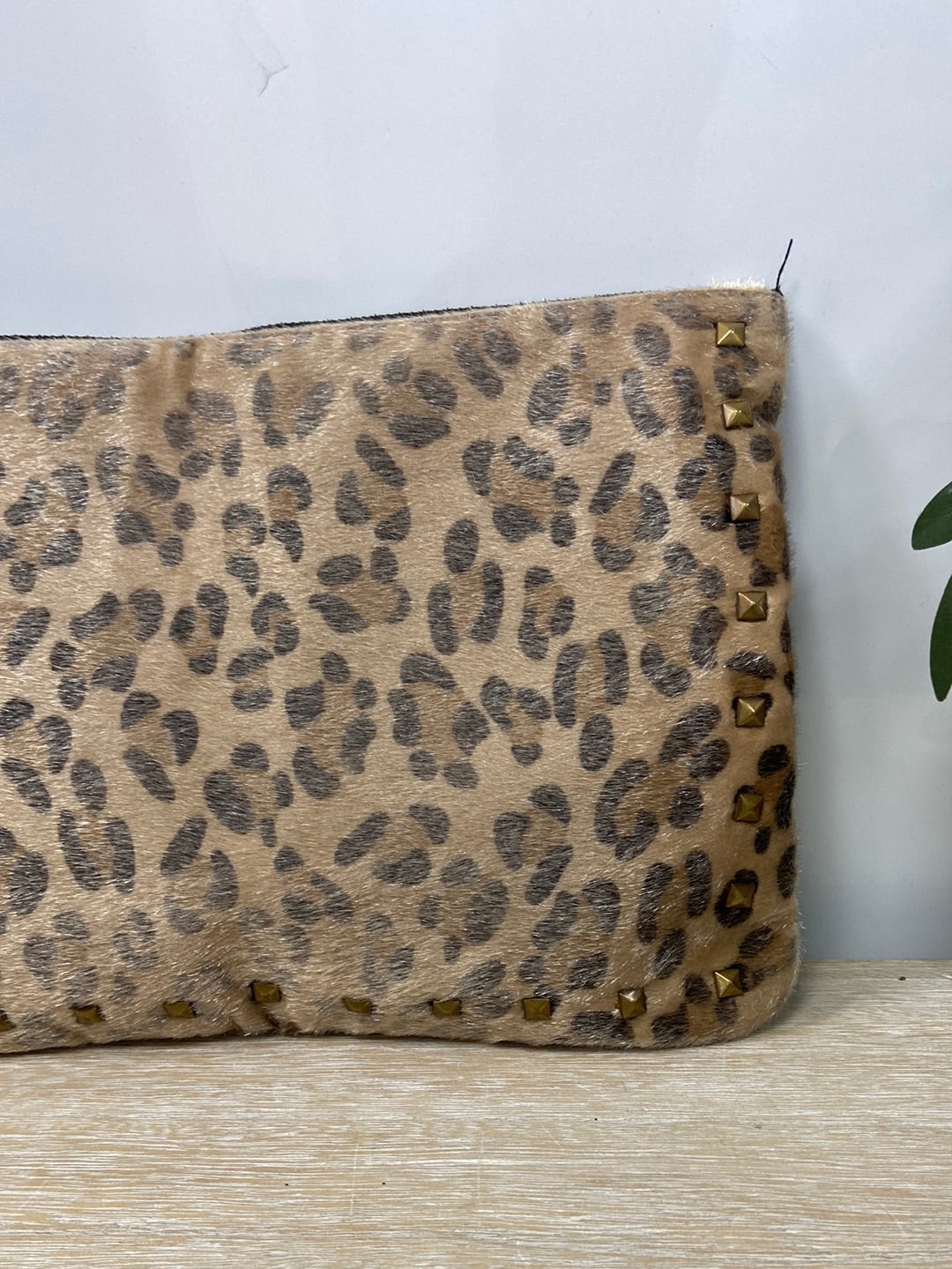 LEFTIES.Cartera de mano animal print mediana