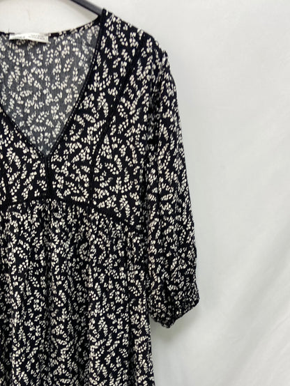 PULL&BEAR.Vestido corto negro y blanco T.XS