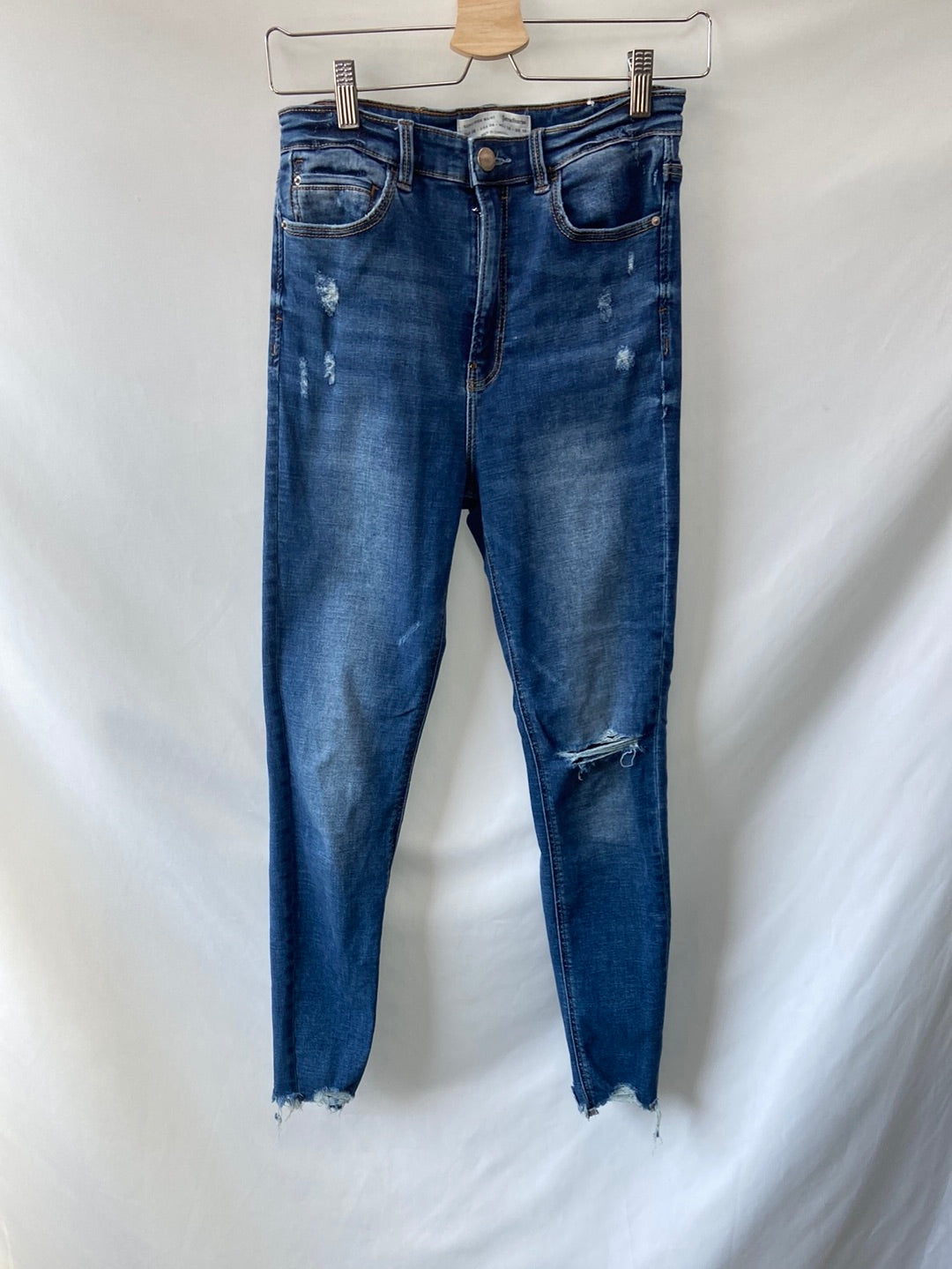 STRADIVARIUS.Pantalones vaqueros cintura alta T.38